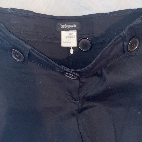 NWOT capris with a button design on them! - Picture 4 of 6